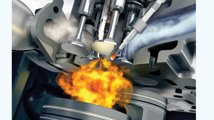 Η βασική τεχνικά διαφορά των diesel: Δεν υπάρχουν μπουζί και η ανάφλεξη γίνεται με τη έκχυση καυσίμου απευθείας στον καυτό συμπιεσμένο αέρα.